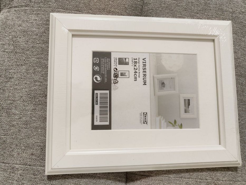 Лот! Цена 20 лв + Подарък венец.
1. Рамка за снимка от Икея. /с целофа