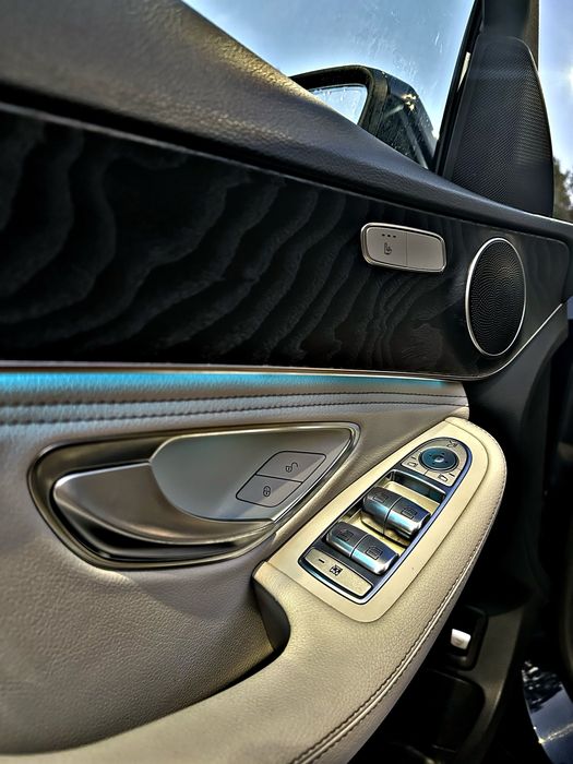 Mercedes-Benz C220 CDI • Лимитиран салон • 7G автоматик • Всички екстри • 2 комплекта гуми