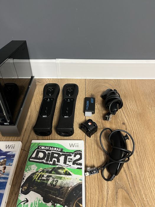 Nintendo Wii Конзола с аксесоари и игри