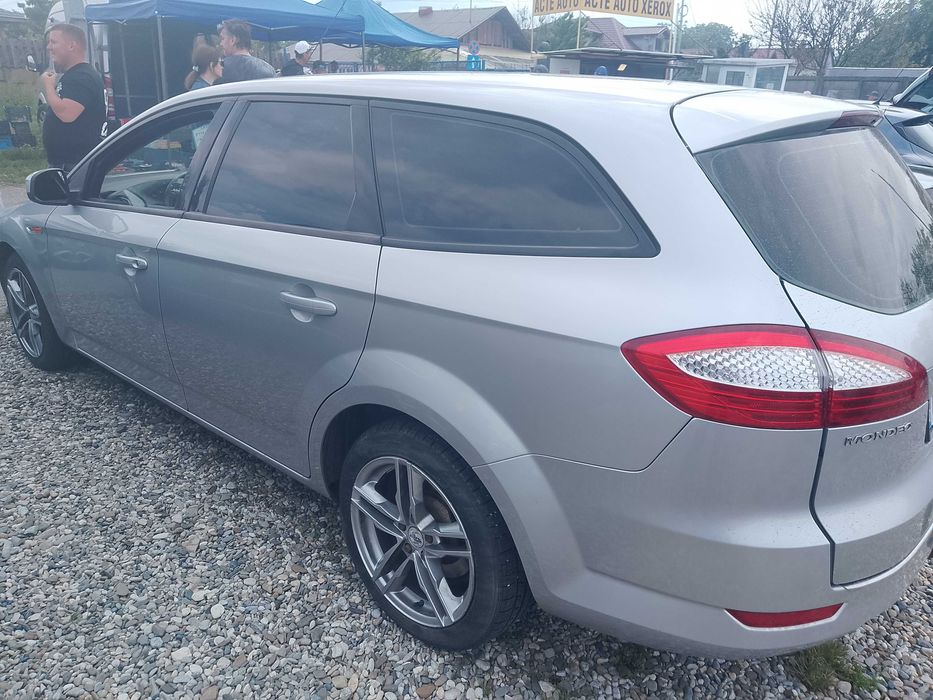 Masina Ford mondeo