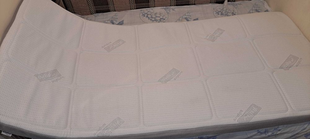 Saltea superioară spuma memorie Wellpur T65, 90x200x8 JYSK, stare buna