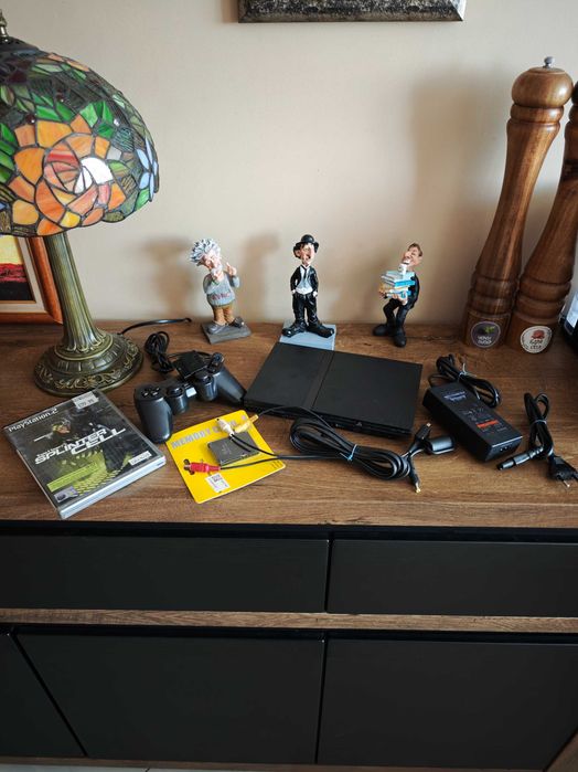 PlayStation 2 Slim комплект с игра подарък