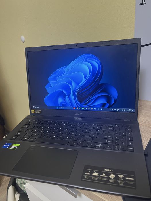 Laptop gaming acer aspire 7+accesorii