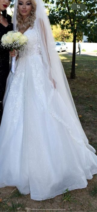 Vand rochie ce mireasa