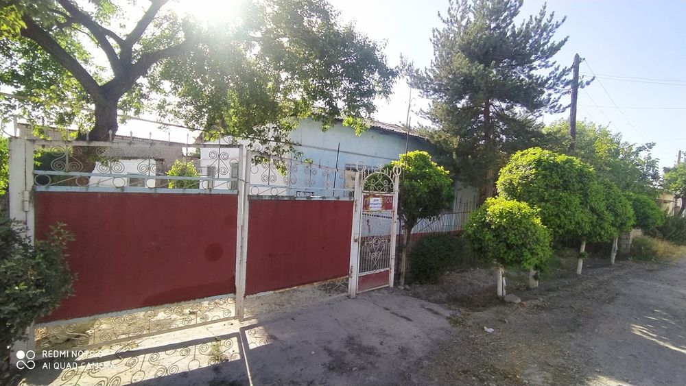 Уй сотилади кулай жойда жойлашган