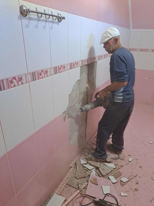 Demolari,Decapări Gresie/Faianță/Glet/Var.Debarasari Moloz/Mobilă.
