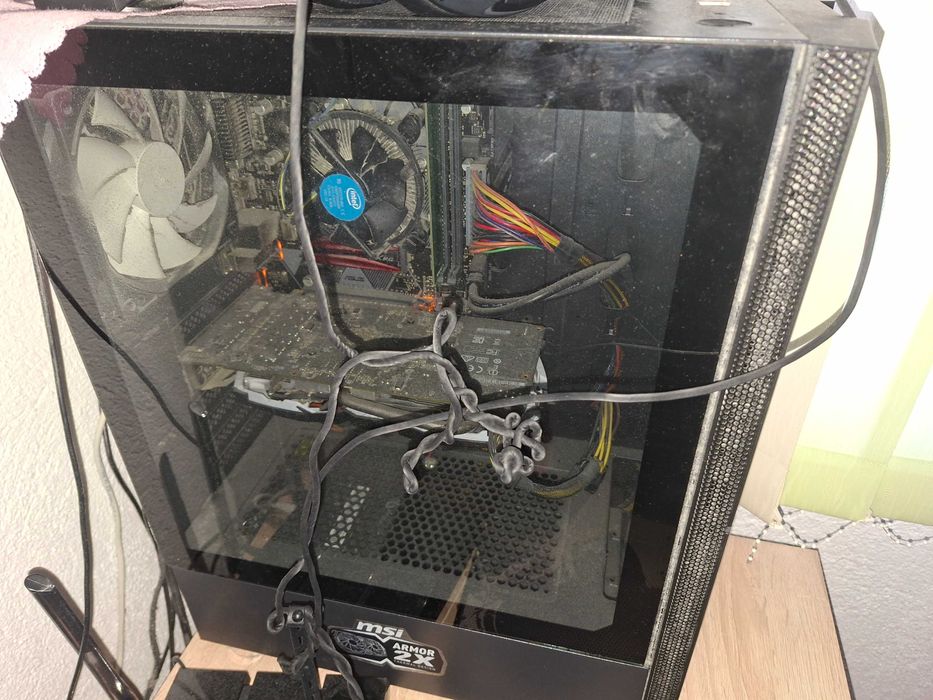 Компютър с монитор