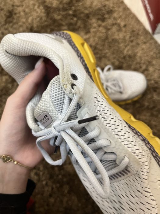 Беговые кроссовки Under Armour