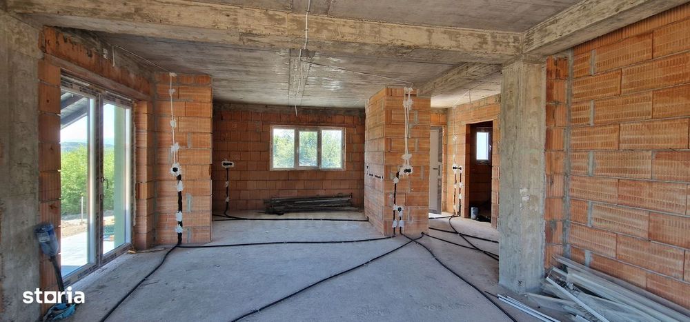 Casa individuala 5 camere teren 504 mp interior alb carport Selimbar