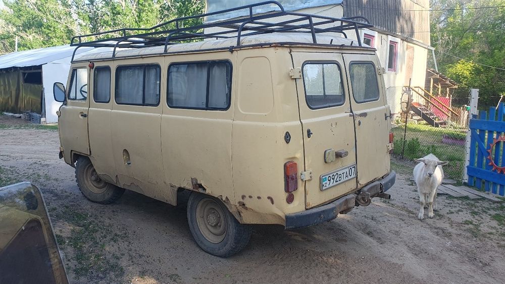Автомобиль УАЗ Буханка