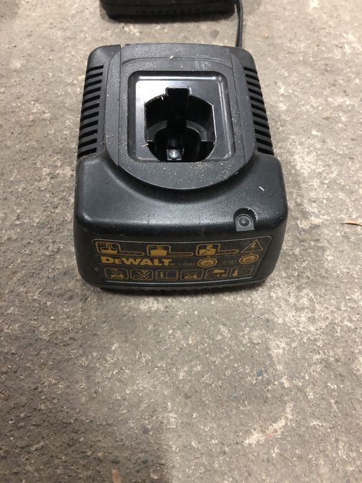 Зарядно DeWALT - 7,2V ; 14,4V ; 18V ;