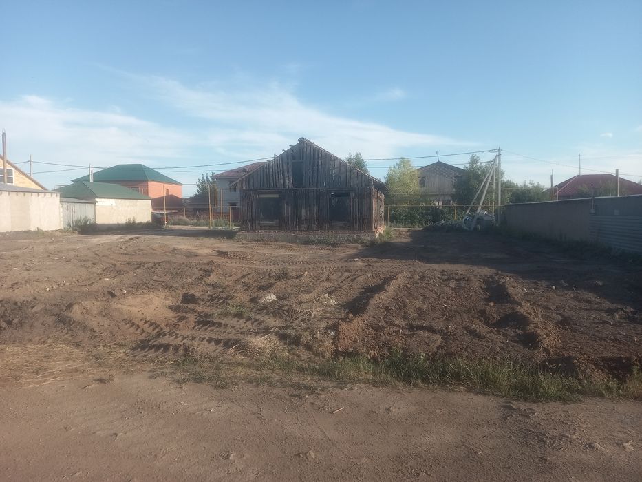 Недостроенный дом продам.