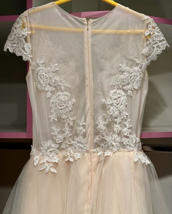 Rochie tulle cu flori de broderie