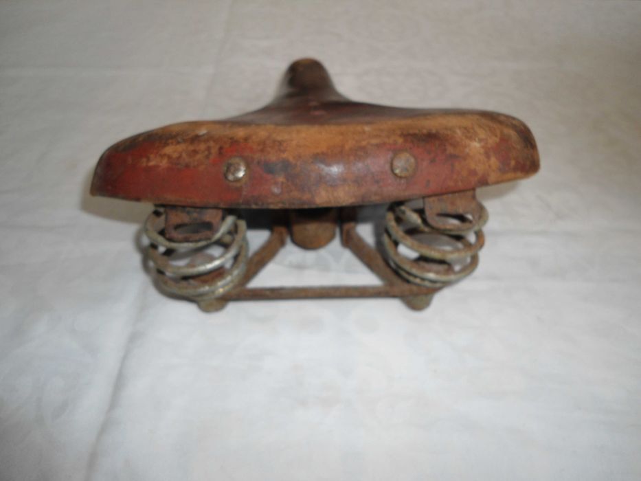 Ретро кожена седалка за велосипед