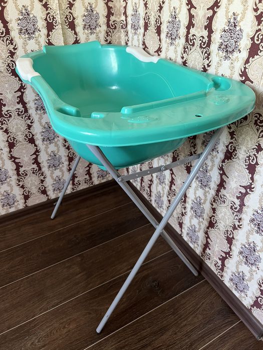 Продам ванну с подставкой