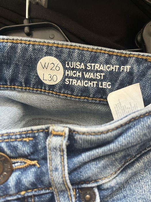 Чифт дънки, нови