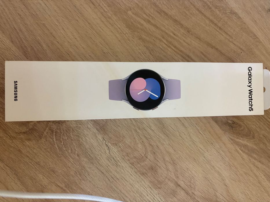 Смарт часовник Samsung Watch 5.В много добро състояние като нов .300лв