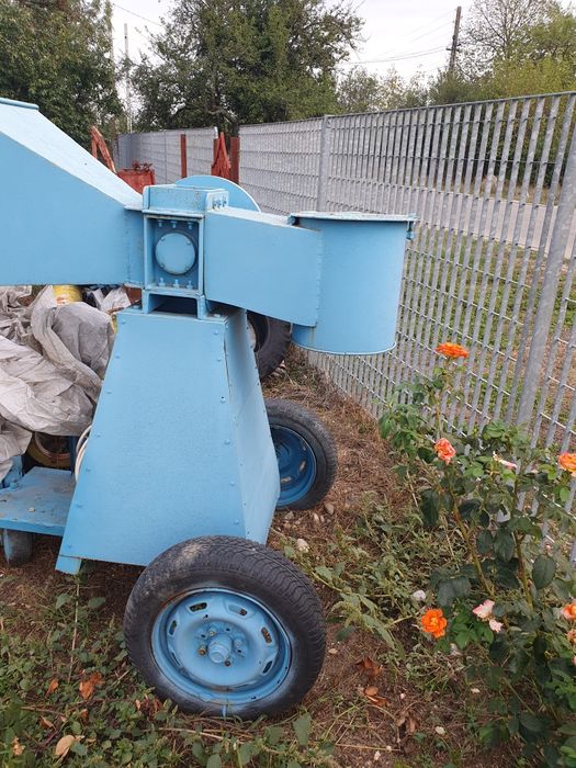 Mașină de tocat crengi