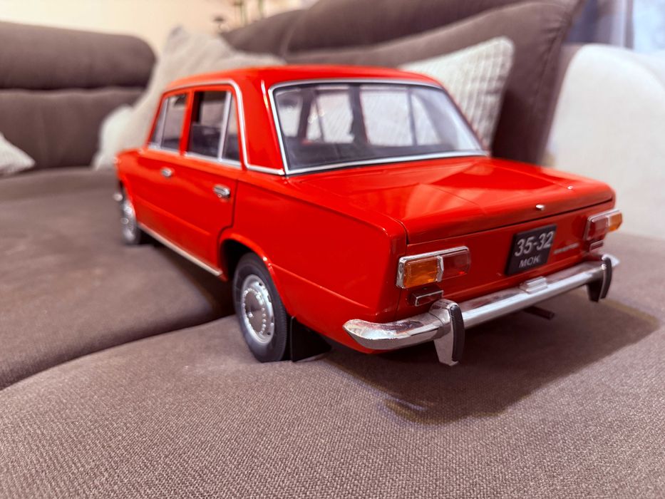 Макет ”Жигули - ВАЗ 2101 - 1:8” от Списания сглоби Жигули