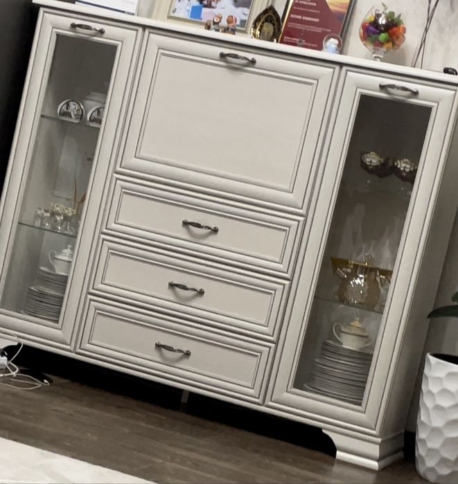 Комод для гостиной (тиффани)