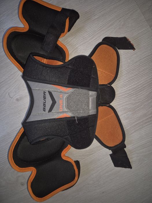 Продам нагрудник детский Bauer 90-110 см