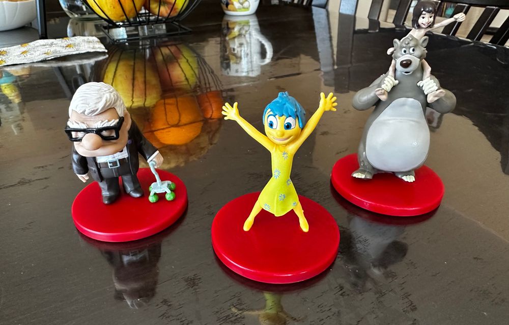 Продавам фигурки