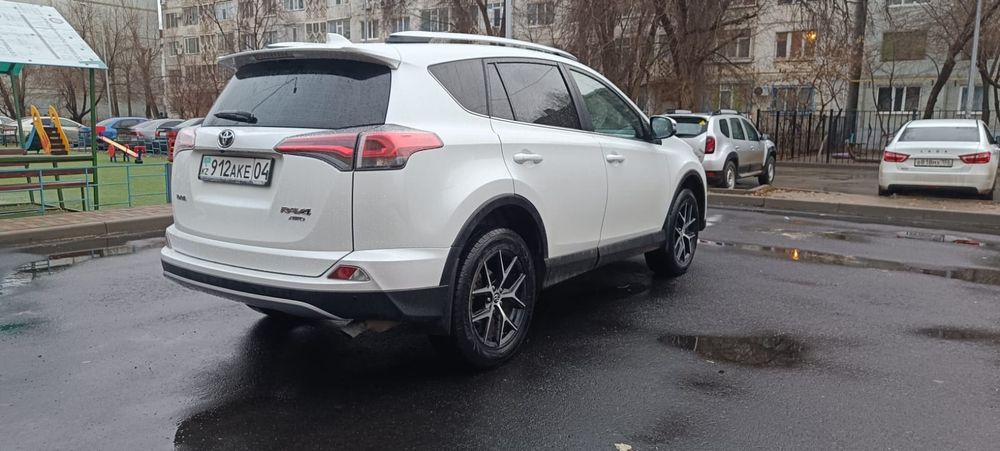 ToyotaRAV4 автомат2.5 Европеец