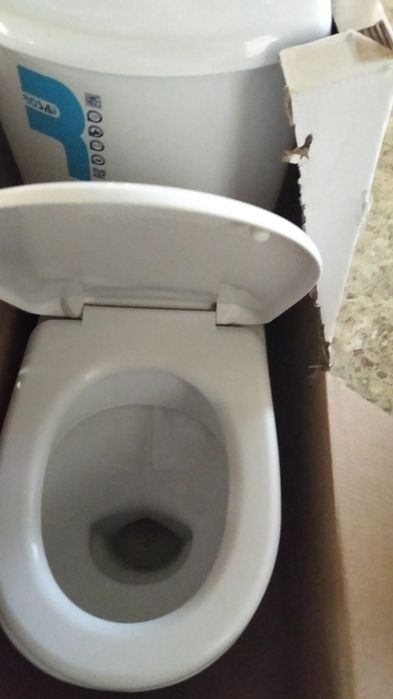 Продам унитазы бу