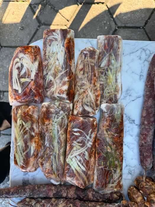 Домашни суджук, петрохан,едро кълцано домашни мезелъци