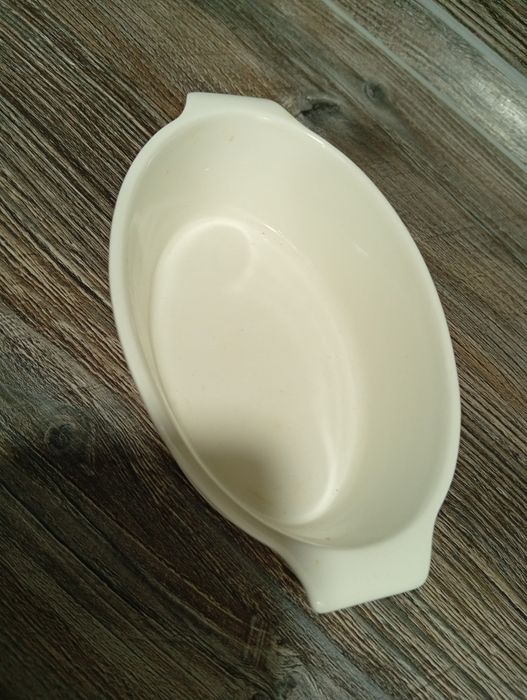 Соусница фарфоровая