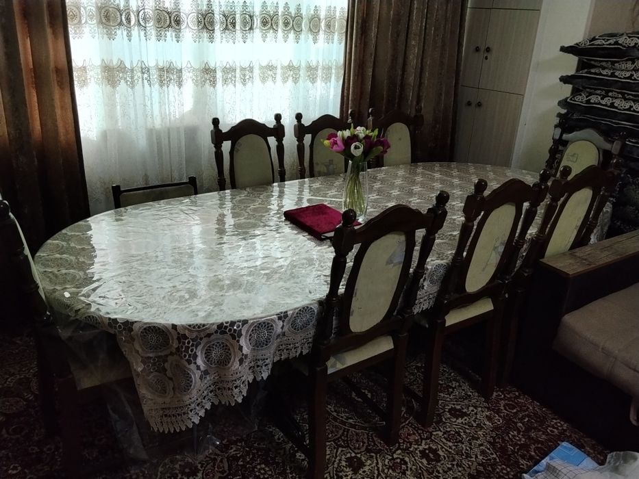 Стол и стулы на продажу