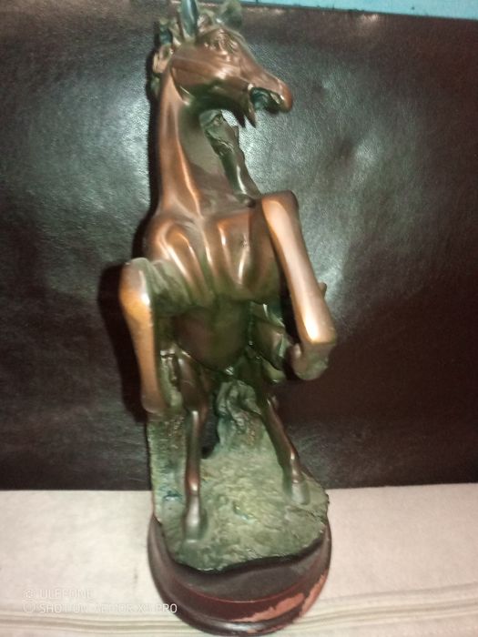 Уникално красива статуетка на Адам и Ева  на  изправен кон.н
