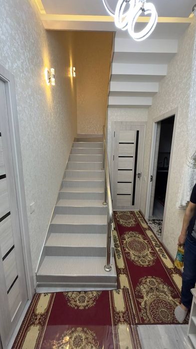 Uy sotiladi katedj 2 qavatli honabod