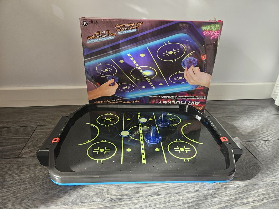 Въздушен хокей със светлини