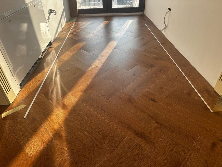 Disponibil. Execut lucrări interioare și exterioare