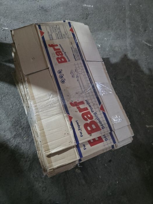 Картонный коробка