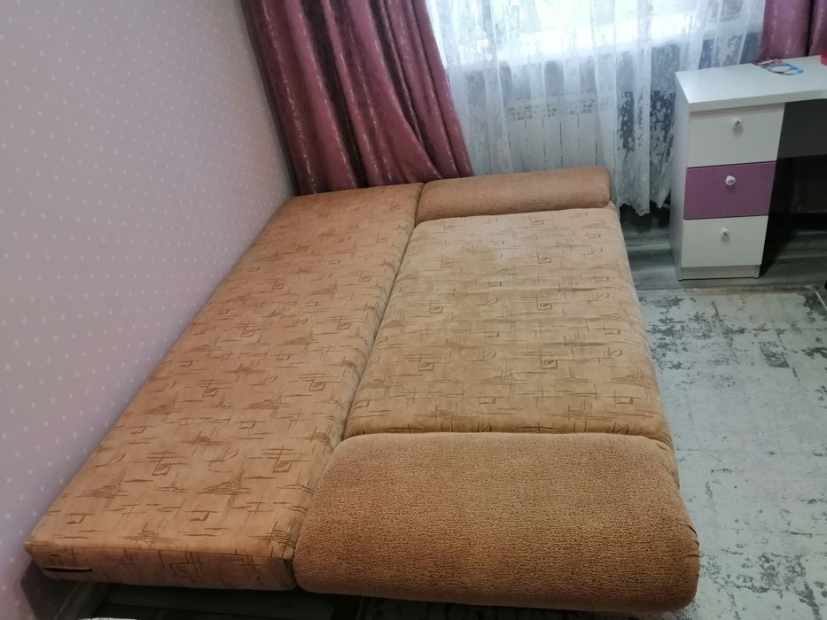 Продам диван (компактный)