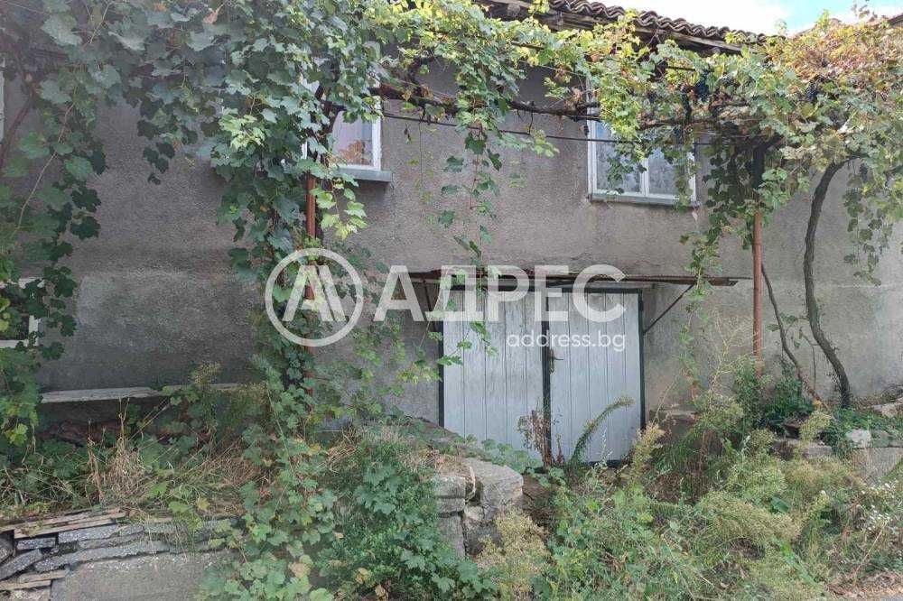 Kъща с двор в гр. Разград!