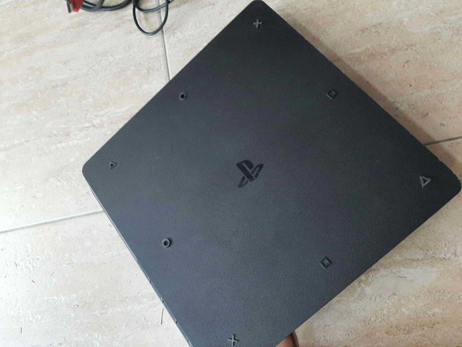 PlayStation 4 с два джойстика