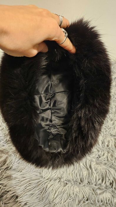 Căciulă neagră de blană de vulpe