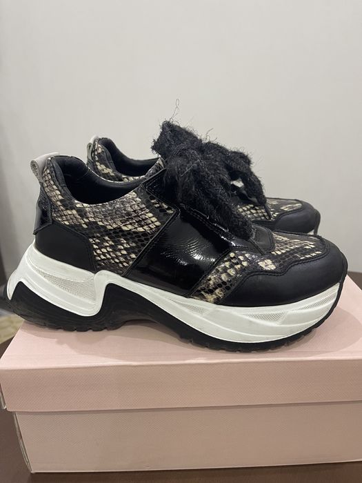 Продам кроссовки