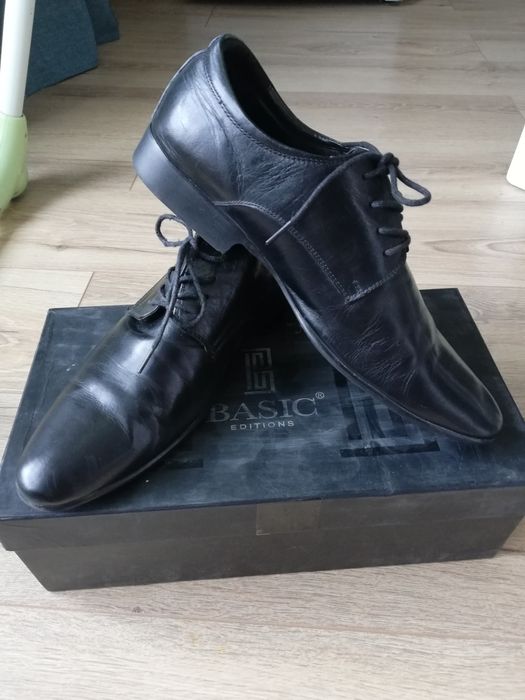 Туфли черные Roberto Rossi и кроссовки Adidas