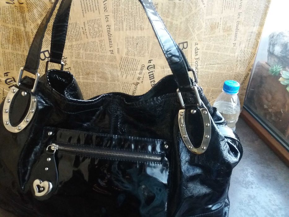 дамска черна чанта,лачена,голяма-естествена кожа