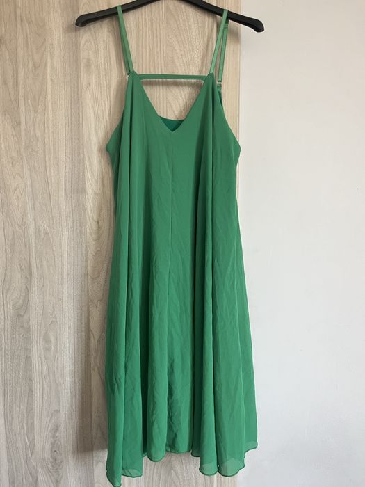 Лятна разкроена рокля