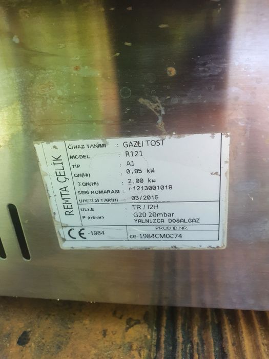 Vând plită fonta și gril pe gaz