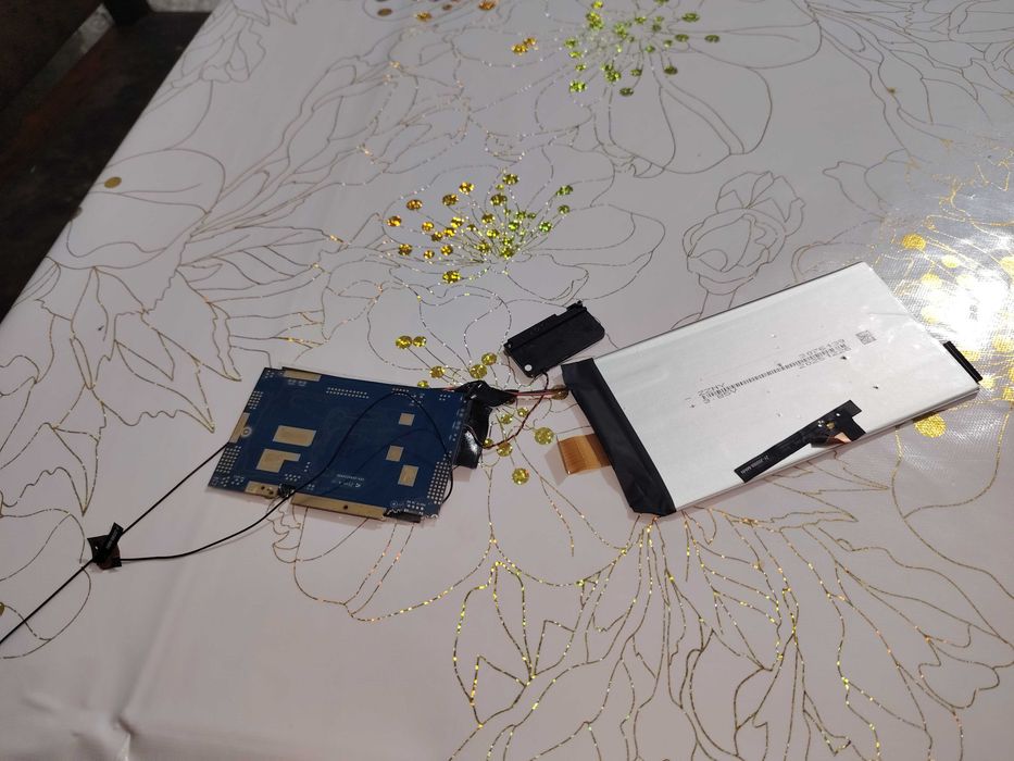 Батарейка и материнская плата от планшет