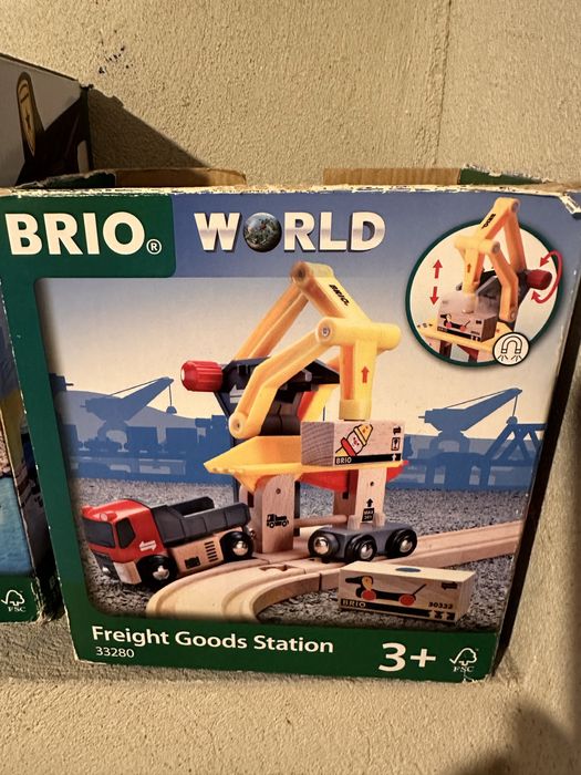 Vând seturi de jucării Brio la prețuri foarte avantajoase