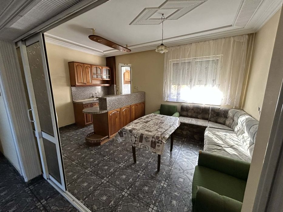 Дава се под наем Тристаен апартамент в Пловдив, Център - 90 кв.м за 348.84 € - Снимка #2