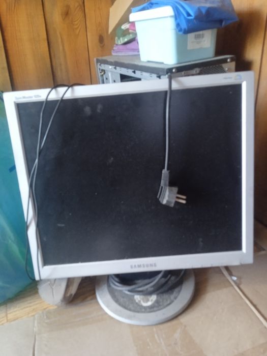 Продам монитор Самсунг не маленький