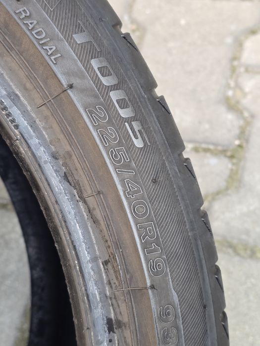 225 40 19  Bridgestone